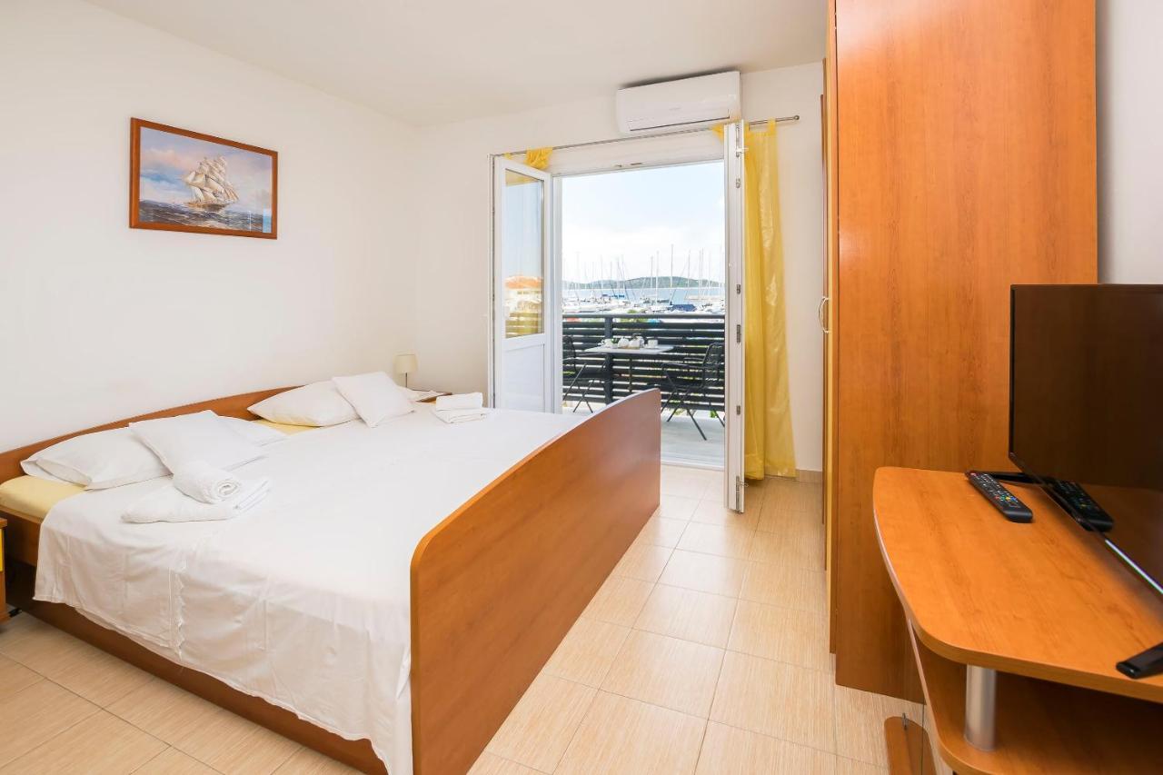 Apartments And Rooms Mare Vodice Kültér fotó
