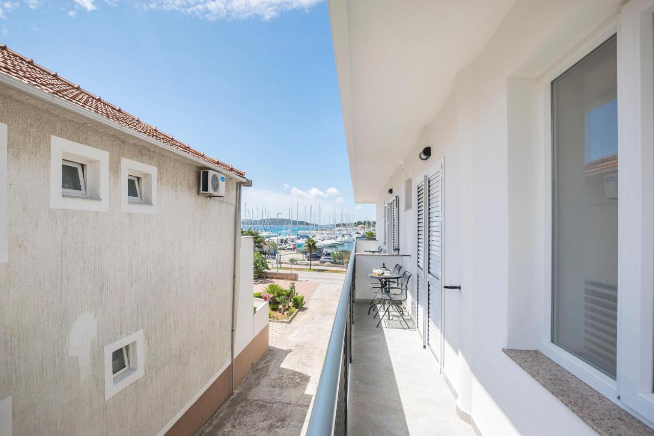 Apartments And Rooms Mare Vodice Kültér fotó