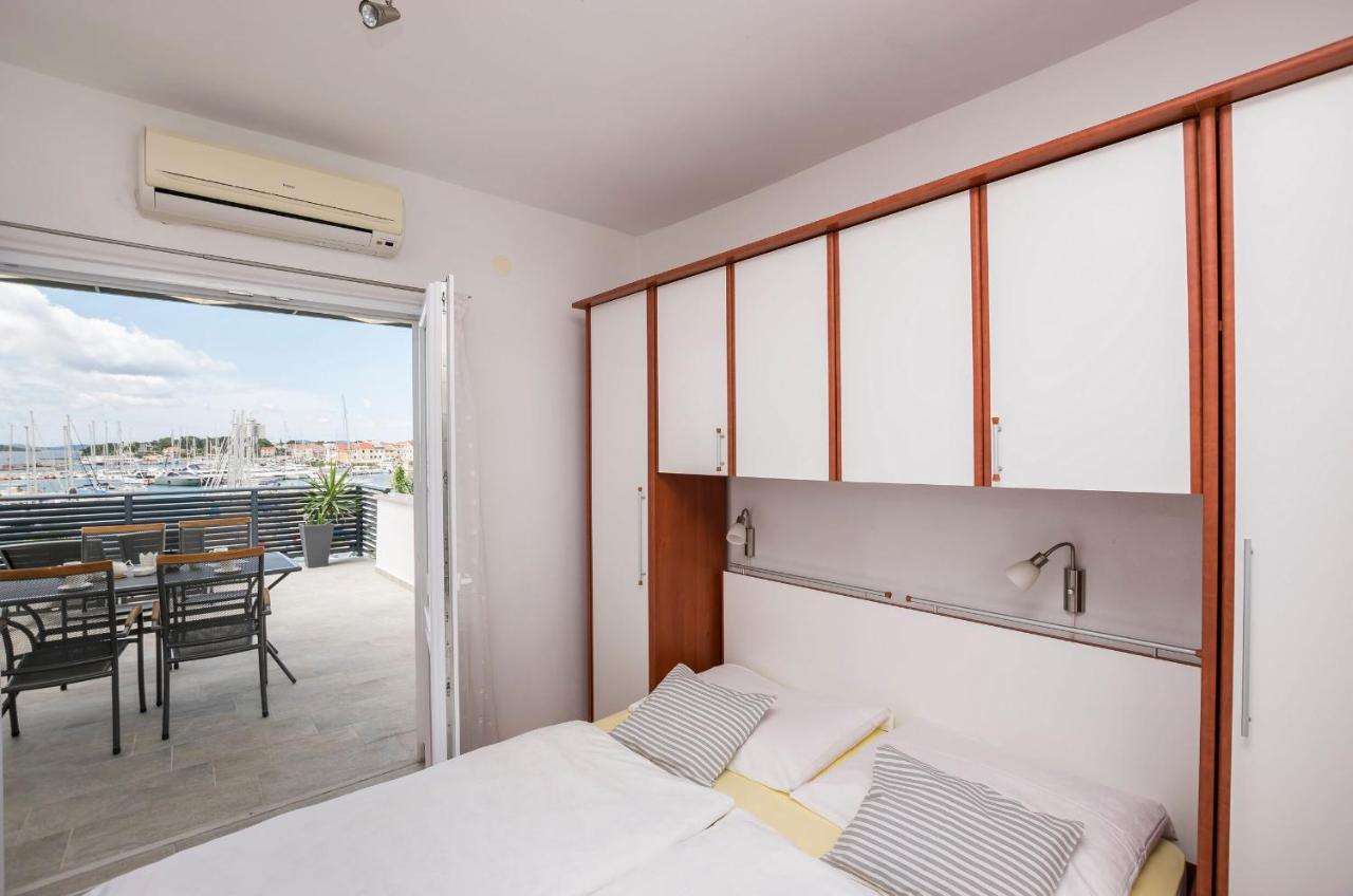 Apartments And Rooms Mare Vodice Kültér fotó