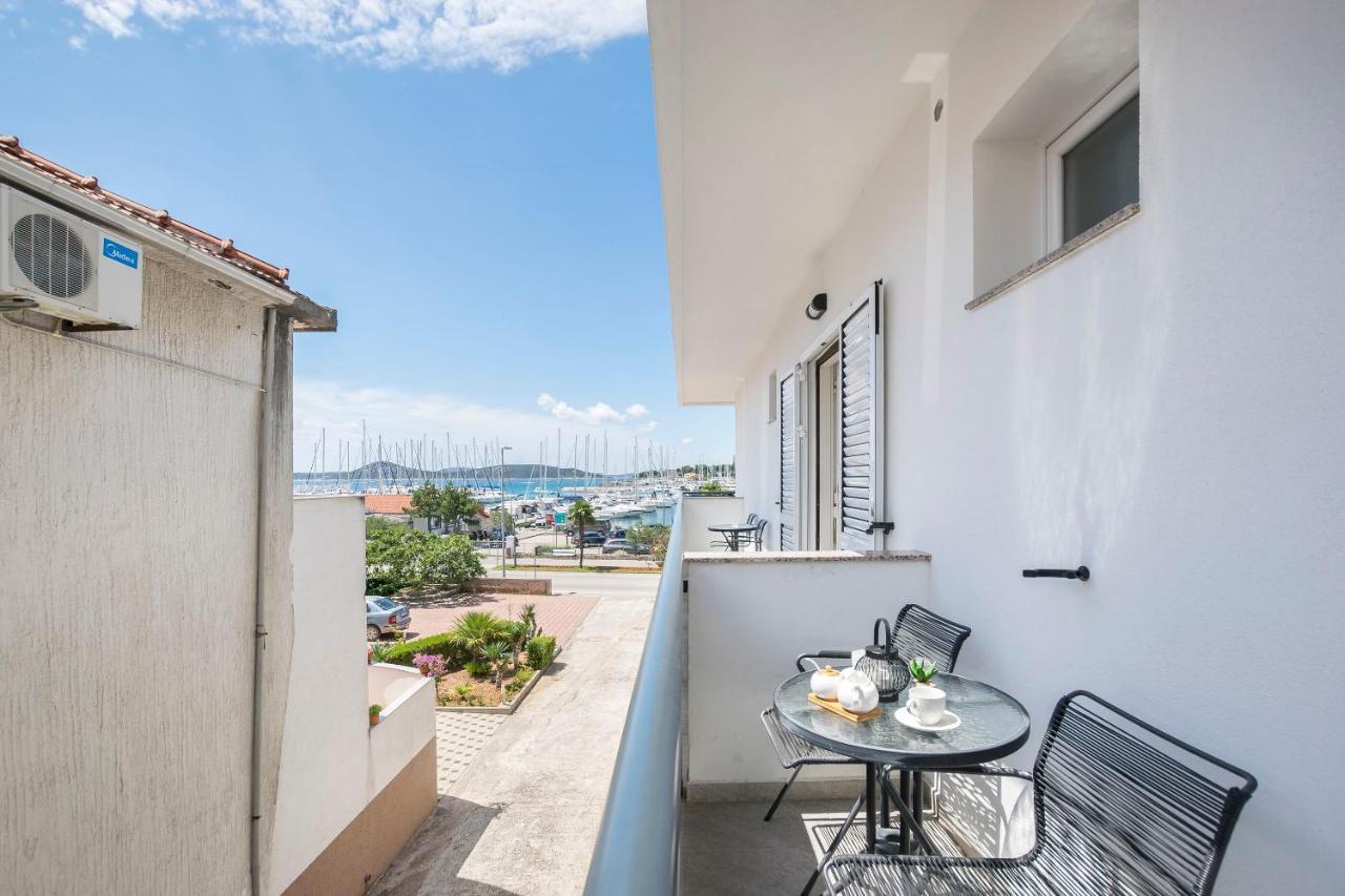 Apartments And Rooms Mare Vodice Kültér fotó