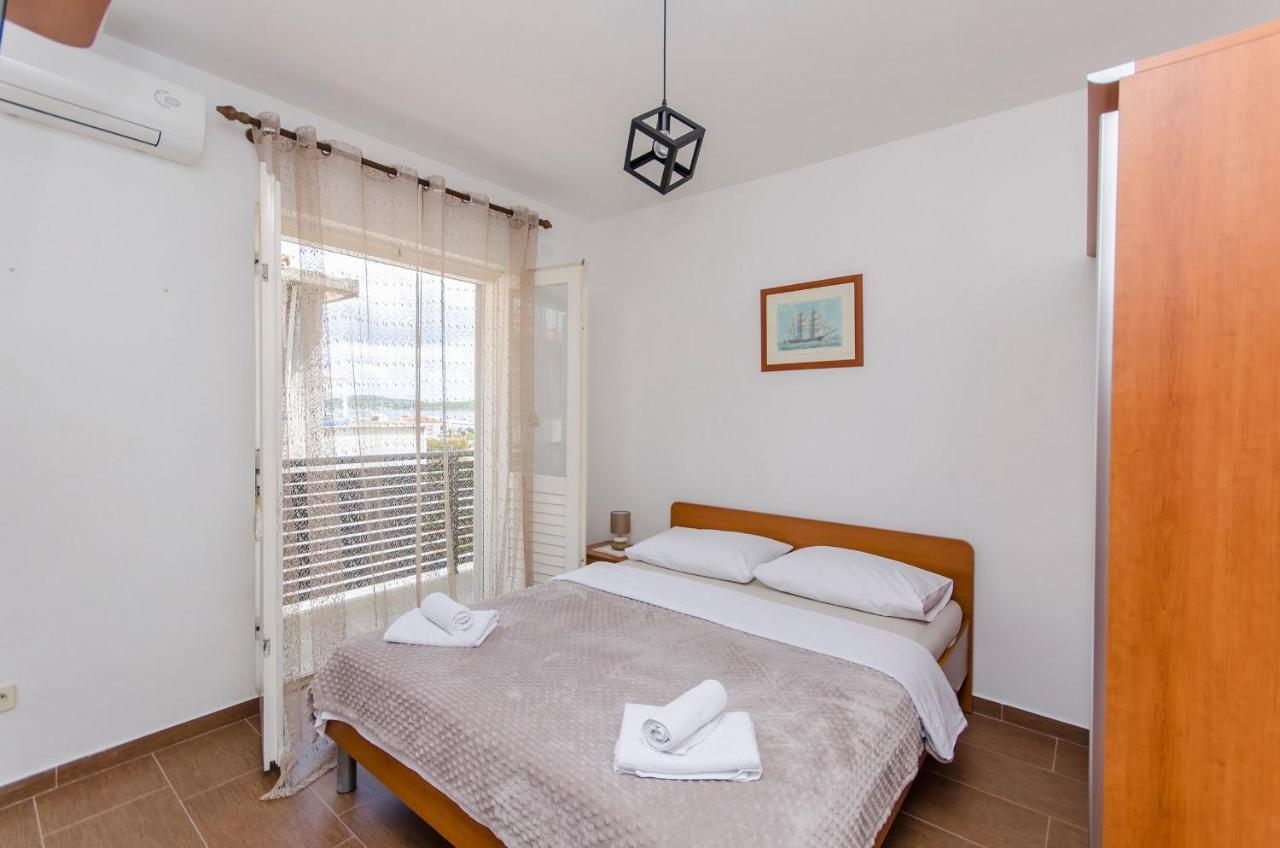 Apartments And Rooms Mare Vodice Kültér fotó