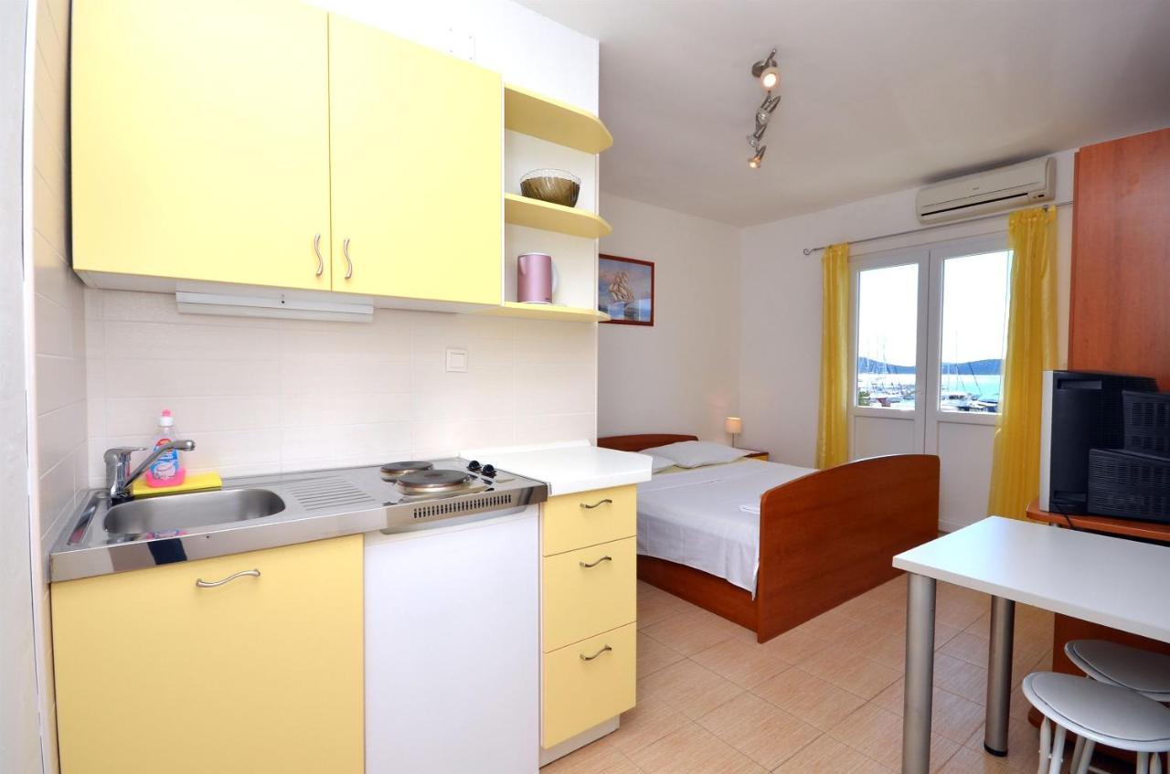 Apartments And Rooms Mare Vodice Kültér fotó