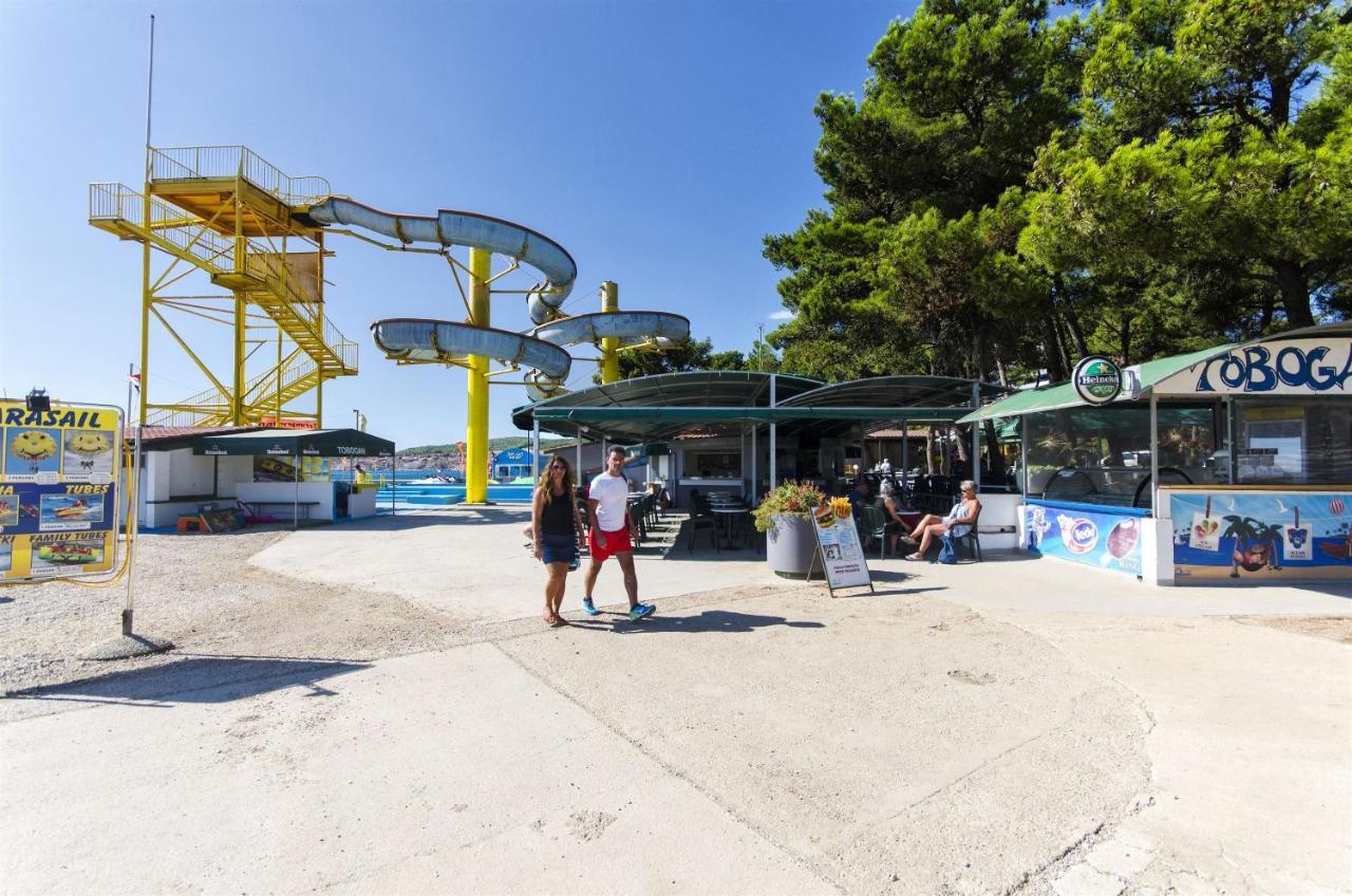 Apartments And Rooms Mare Vodice Kültér fotó